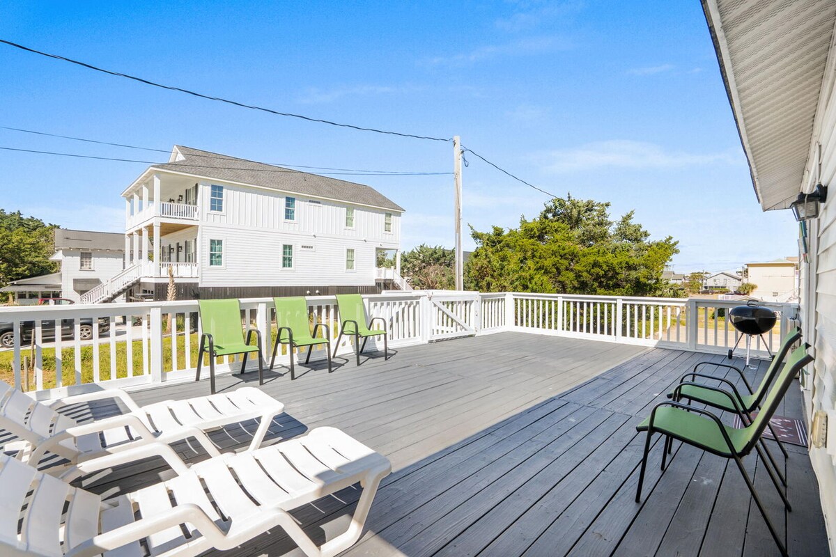 The open sun deck, a good staging ground for a day out